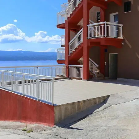 With Parking Space Stanici, - 10324