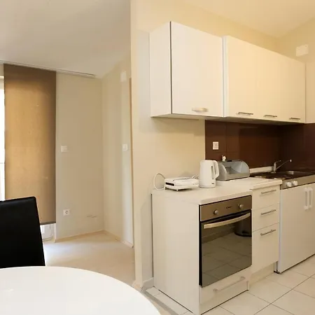 With Parking Space Stanici, - 10324 דירה אומיס