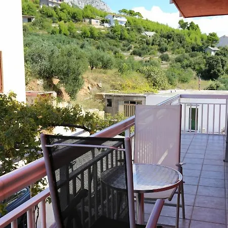 With Parking Space Stanici, - 10324 * אומיס