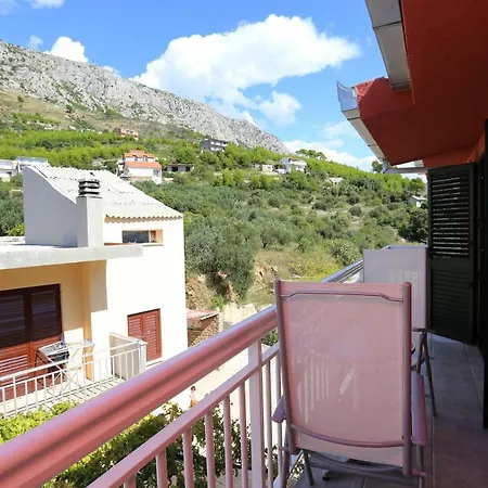 With Parking Space Stanici, - 10324 דירה
