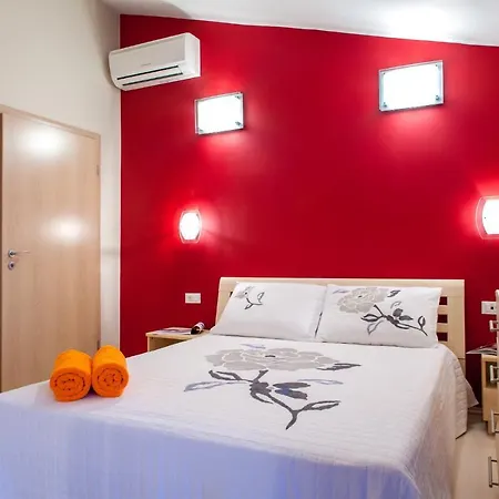 With Parking Space Stanici, - 10324 דירה *