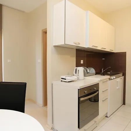 With Parking Space Stanici, - 10324 דירה אומיס