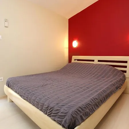 With Parking Space Stanici, - 10324 דירה