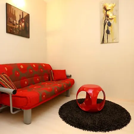 With Parking Space Stanici, - 10324 אומיס