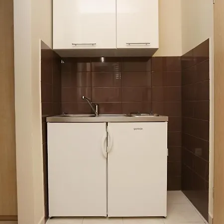 With Parking Space Stanici, - 10324 * אומיס